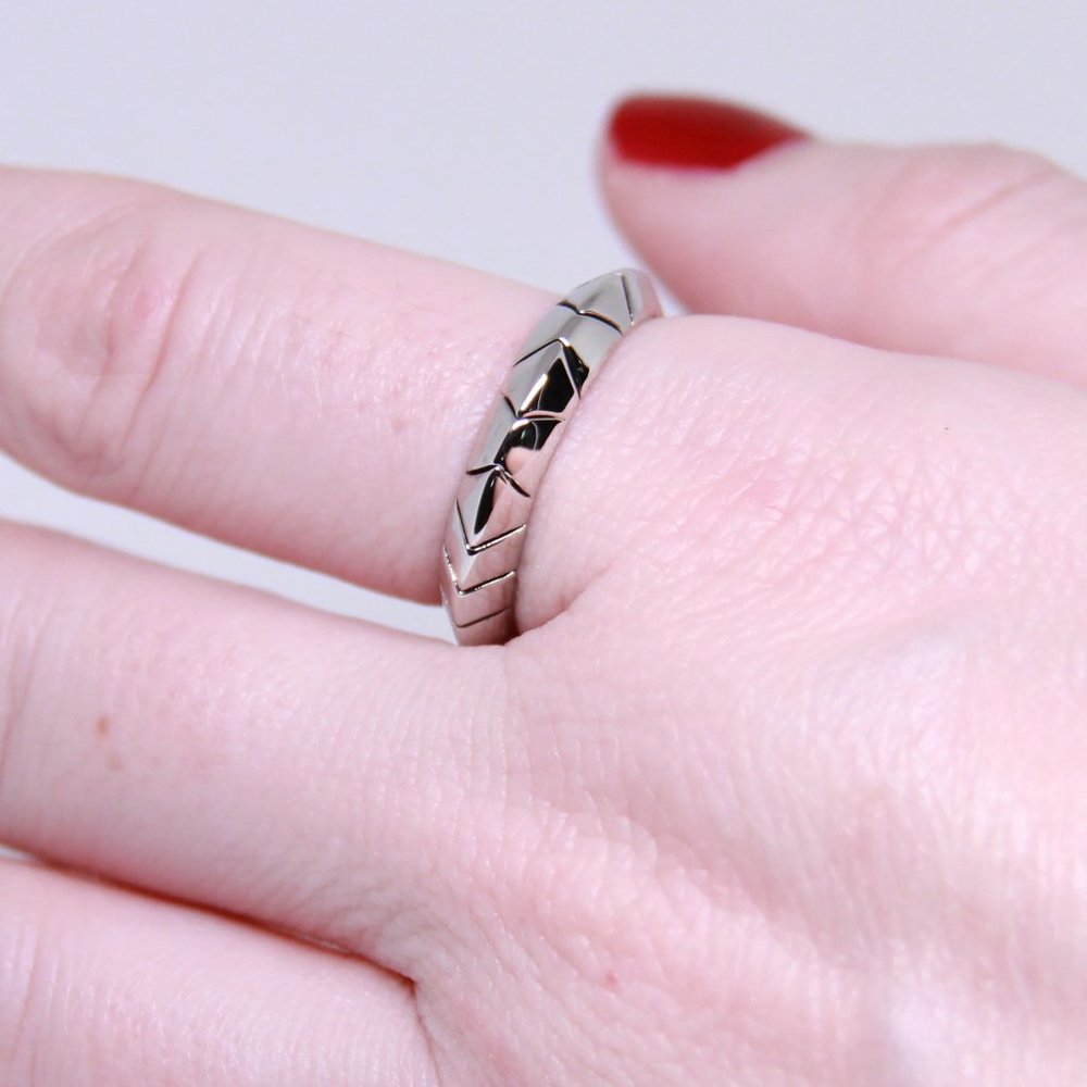 House of Harlow Silver Band with Geometric Design Size 8